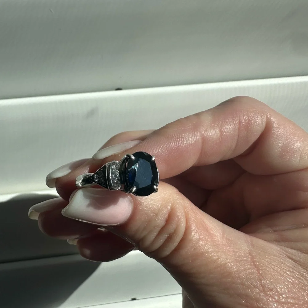 4.36 carat royal blue sapphire platinum ring - Picture 3 of 16